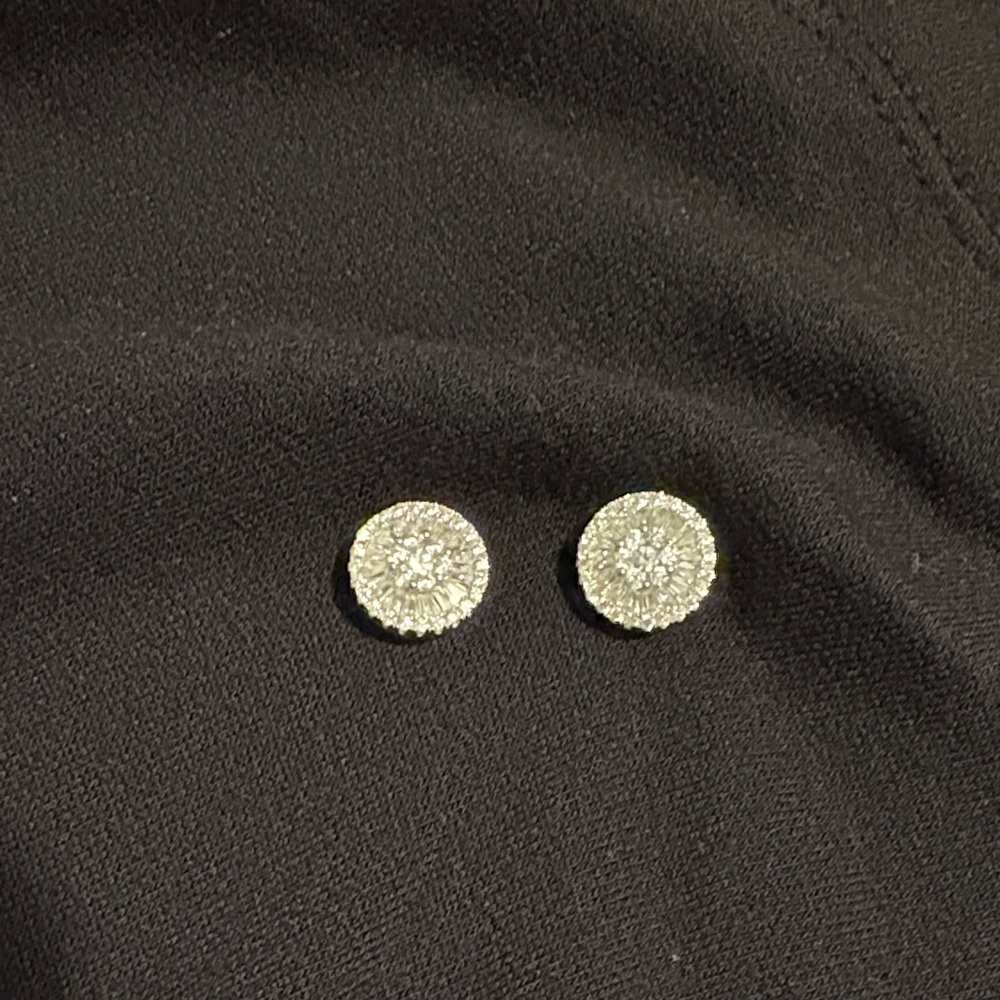 Sparkly Studs!